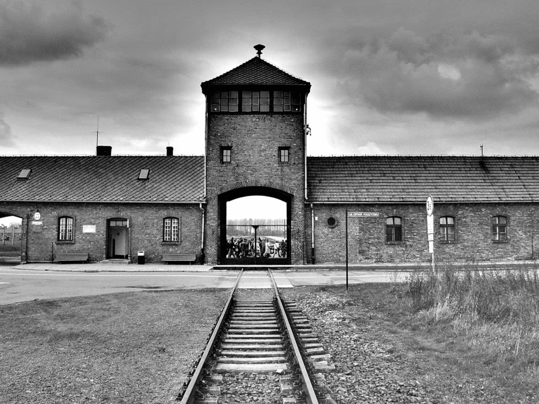auschwits-birkenau-muzeu-virtual-al-holocaustului-ubb