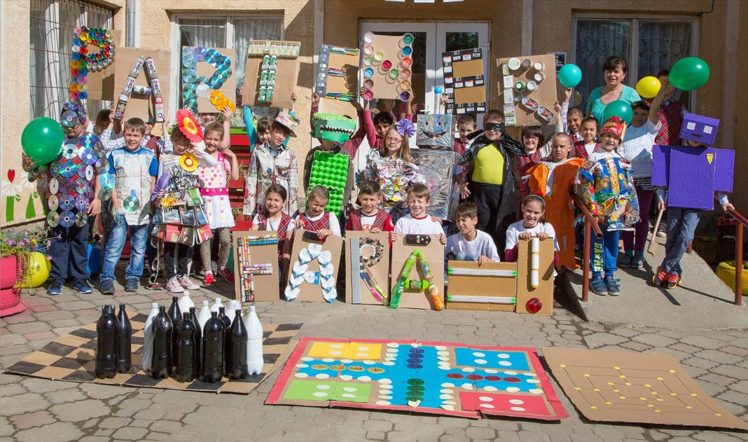 Școlile se pot înscrie în concursul „Școala Zero Waste”. Premiul mare: o tablă interactivă