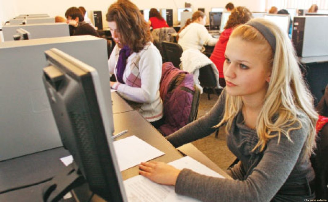 elevi-la-calculator google proiect examen-online