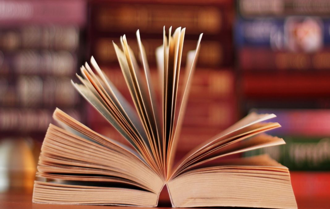 Manualul unic e din nou printre noi. Revin licitațiile TOP cel mai bine vândute cărți din România anul trecut