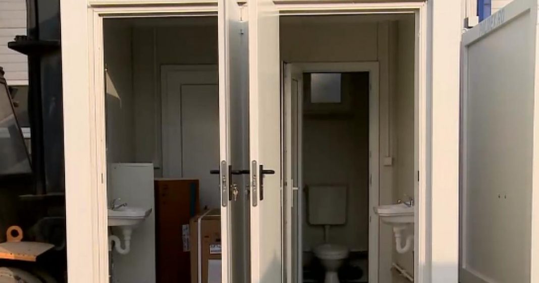 WC-urile din curțile școlilor, înlocuite cu containere de 10 mii de euro