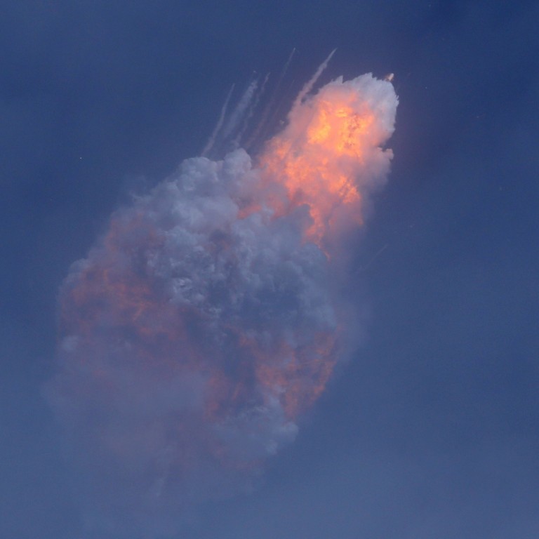SpaceX a simulat cu succes ejectarea de urgenţă