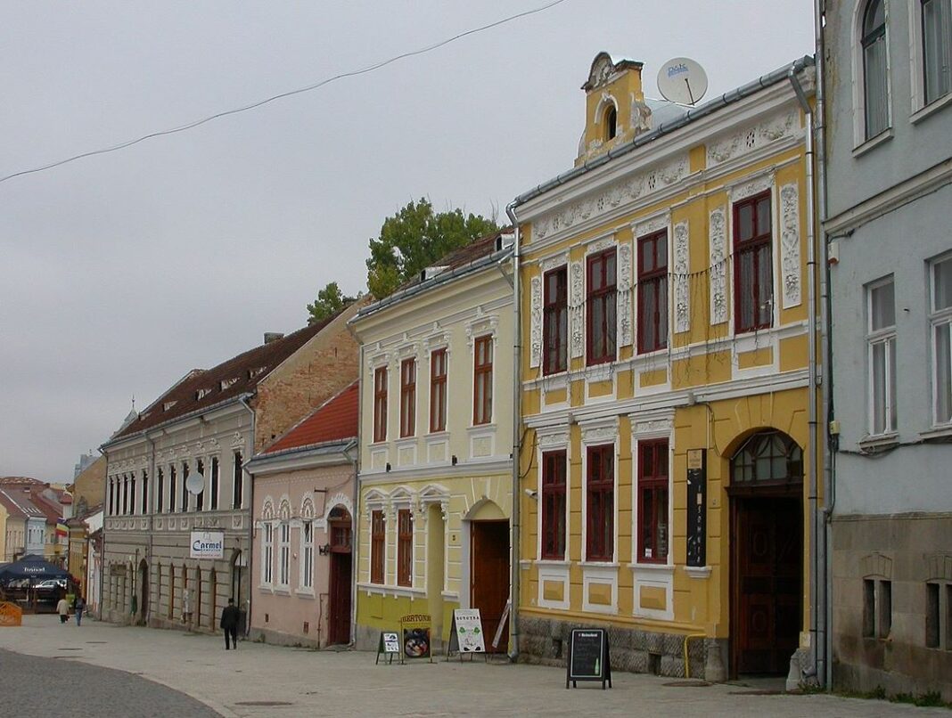 Miercurea Ciuc: școala începe pentru unii elevi la biserică, într-o fostă bancă sau în clădirea centrului social