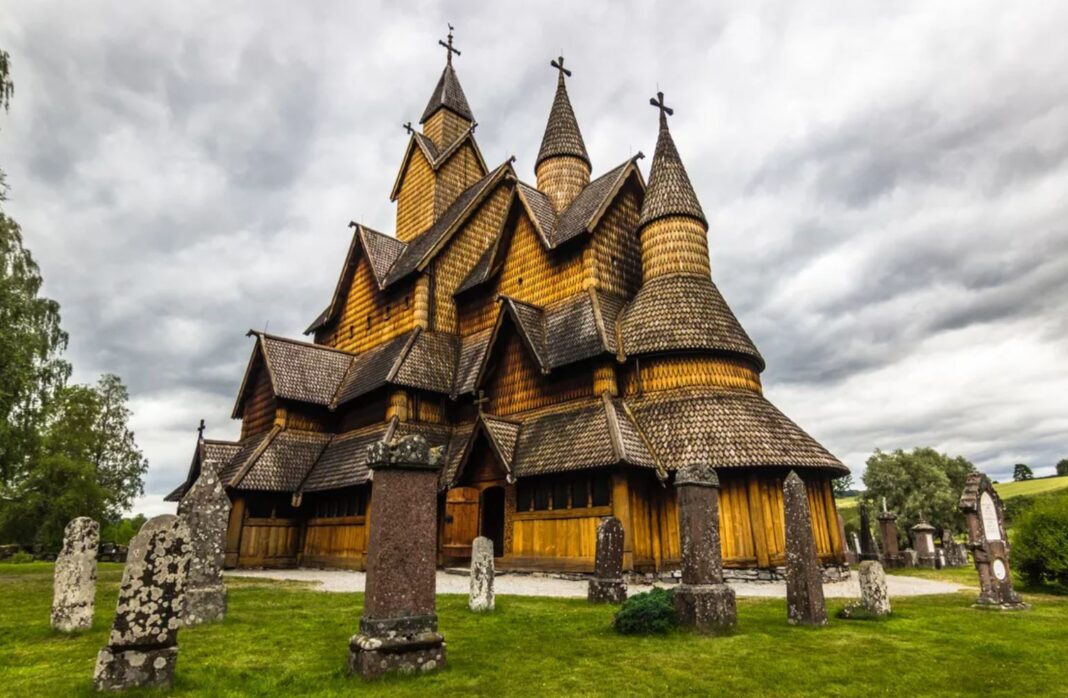 Un templu păgân vechi de 1.200 de ani, dedicat zeilor nordici Thor şi Odin, a fost descoperit în Norvegia