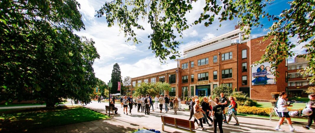 Aproape 100% din studenții internaționali de la University of Hull se angajează în 6 luni de la absolvire