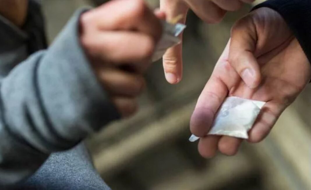 Droguri în școlile din București / Directoare: părinții au reacții violente și agresive la adresa mea, cer dovezi