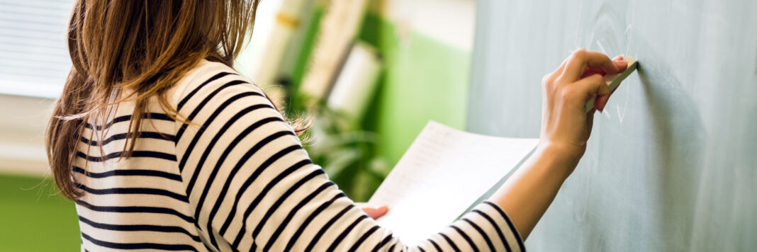 Inspectoratele școlare anunță: Profesorii care predau în mai multe școli vor fi trecuți în lista pentru prima didactică de către o singură unitate de învățământ