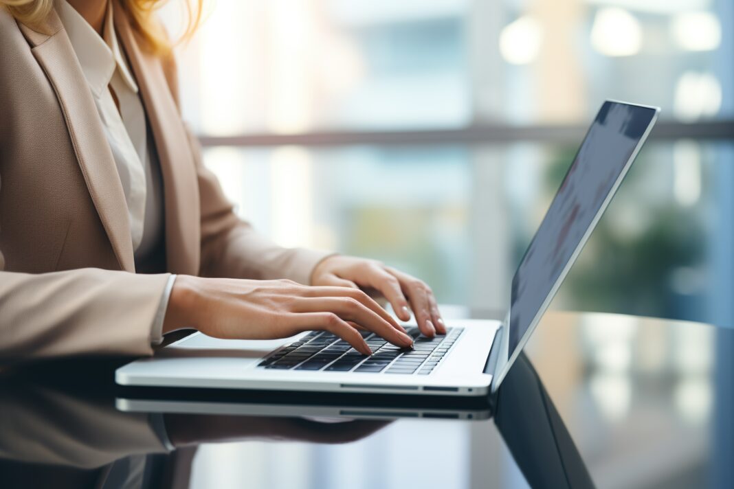 Semnificația evaluării digitale a lucrărilor de la simulările pentru Evaluarea Națională și BAC 2024: Un profesor va corecta lucrări inclusiv acasă