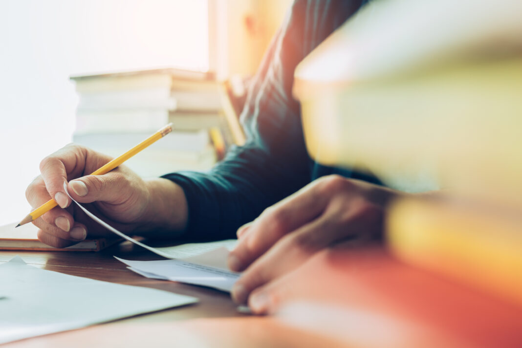 Ghidul de admitere la liceu 2024 pe județe: Inspectoratele școlare publică numărul de locuri pentru clasa a IX-a