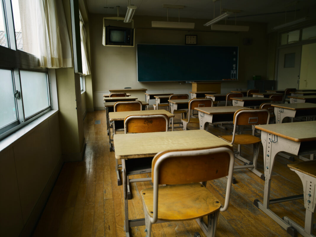 Sala de denteție, în cancelarie, organizata de școli. Ce fac alte școli