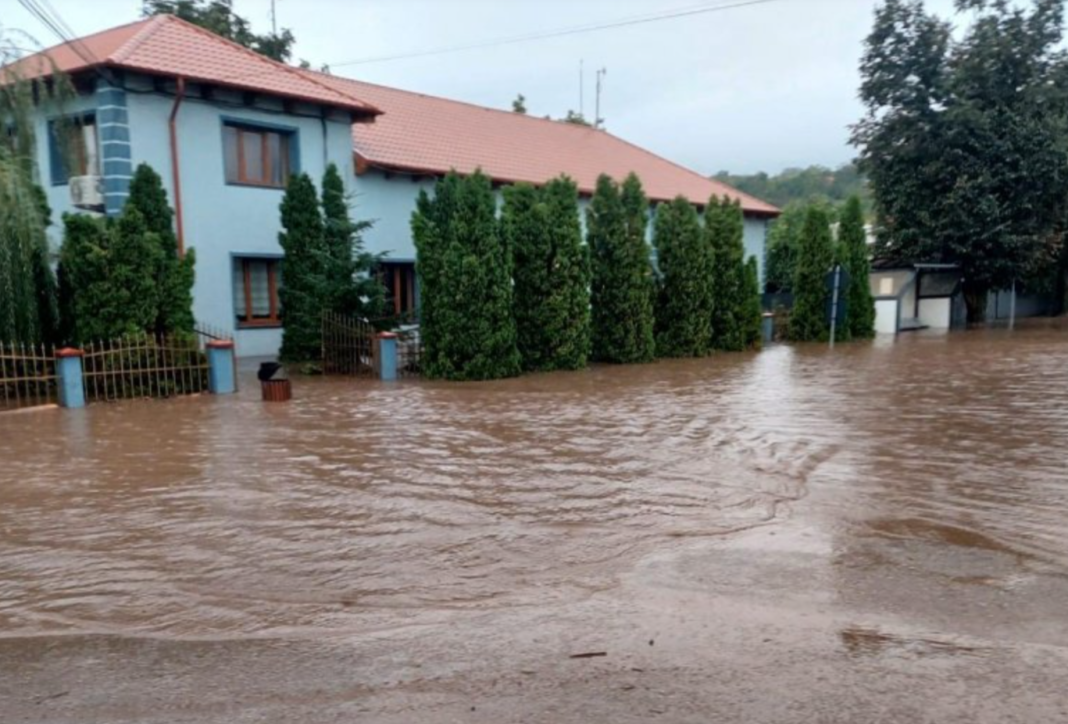 școala inundata galati