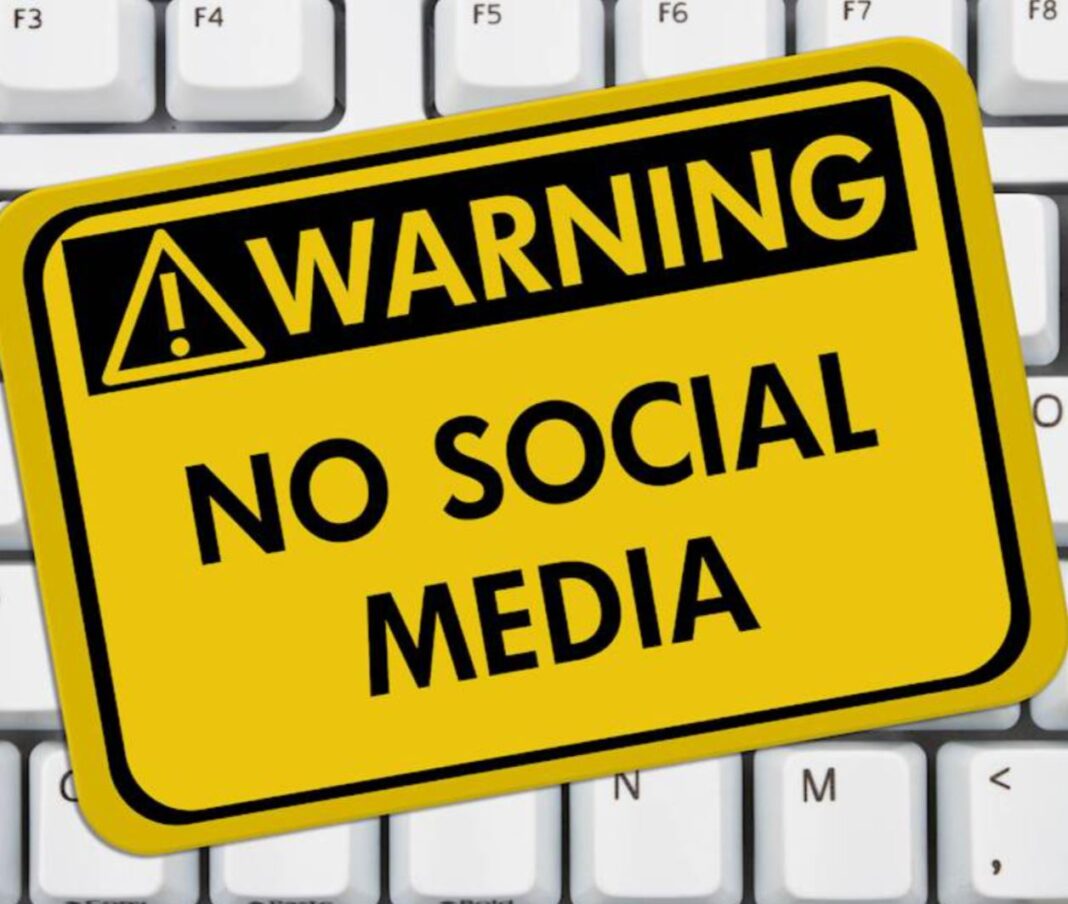 Australia va interzice minorilor sub 16 ani accesul pe reţelele de socializare