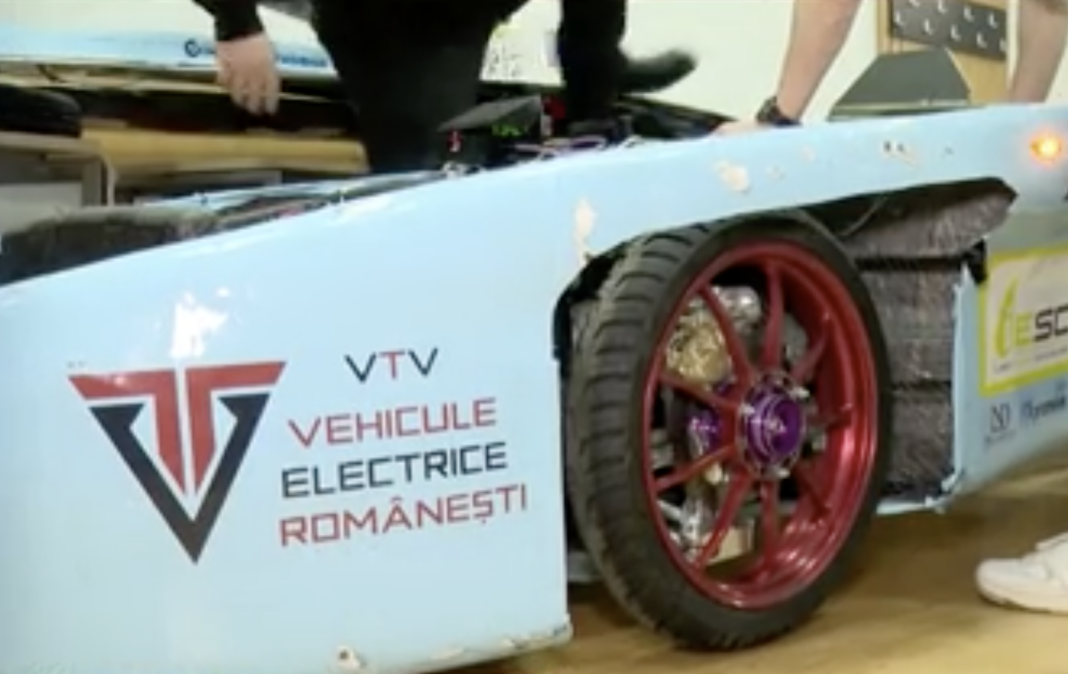 Cum arată și ce viteză atinge Solis EV4, mașina solară construită de studenții români