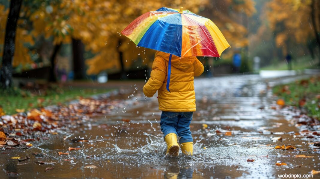 Cum îmbrăcăm copiii pentru școală când plouă. Soluții simple pentru zilele ude