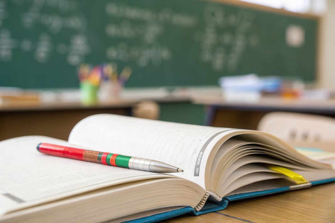 Manuale școlare 2025–2026 pentru clasele I, II, V și a VIII-a – comenzi online disponibile până pe 30 iulie