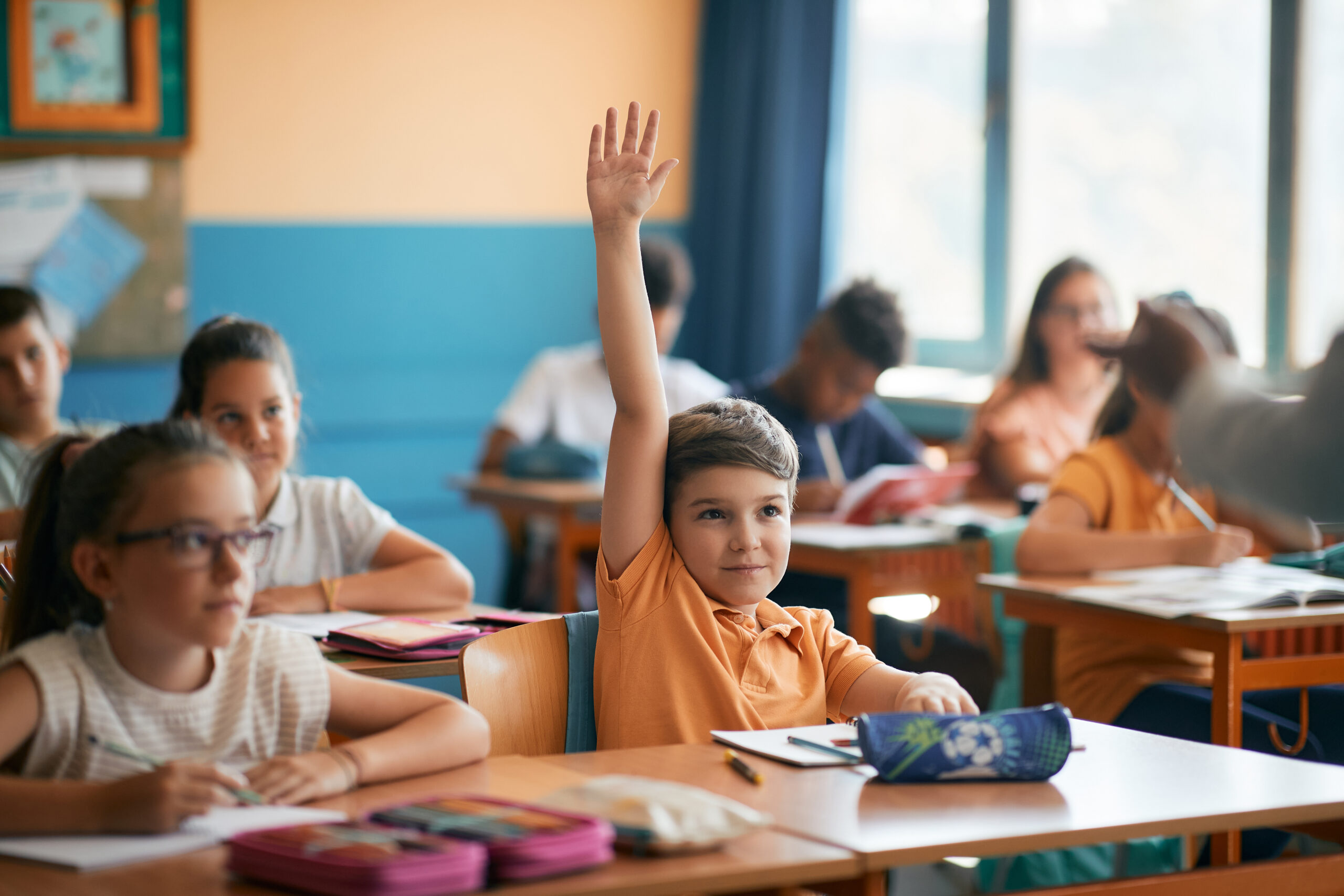 Din toamnă, crește numărul de elevi în toate clasele – Legea Bolojan aduce schimbări în sistemul de educație