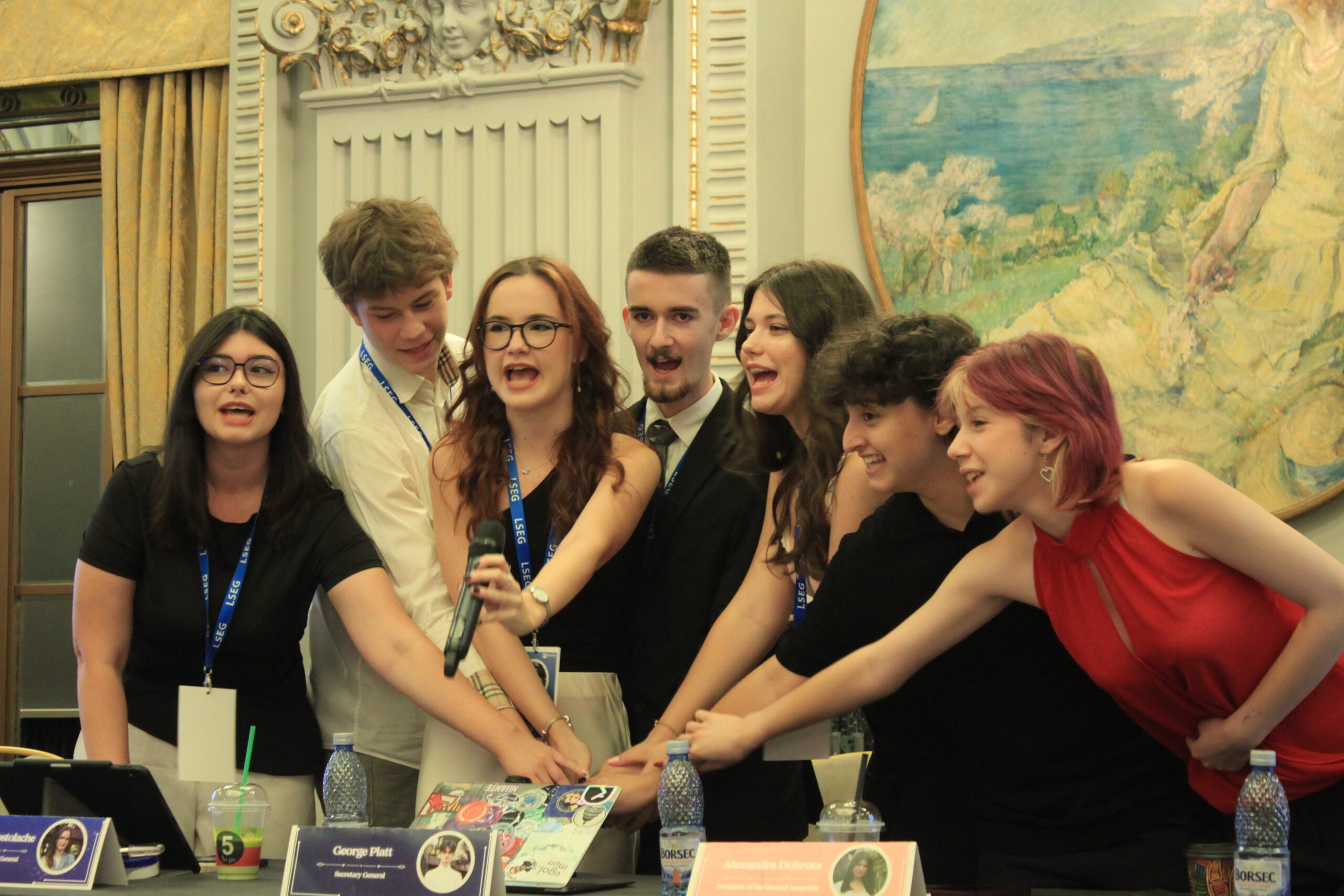 Un t&acirc;n&#259;r rom&acirc;n de 17 ani deschide por&#539;ile dezbaterilor ONU pentru to&#539;i adolescen&#539;ii din Rom&acirc;nia