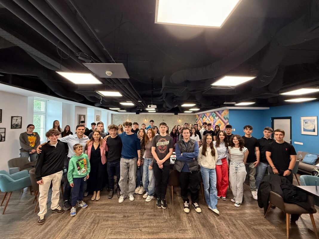 Tinerii din București cer educație antreprenorială aplicată: Noua generație de CEO investește în viitor