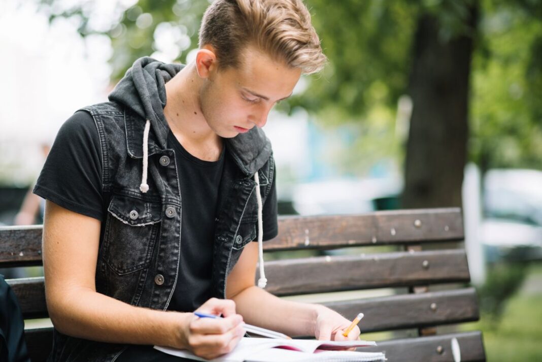 BAC-ul nu e un bau-bau: cum să îți creezi un plan de învățare care chiar funcționează