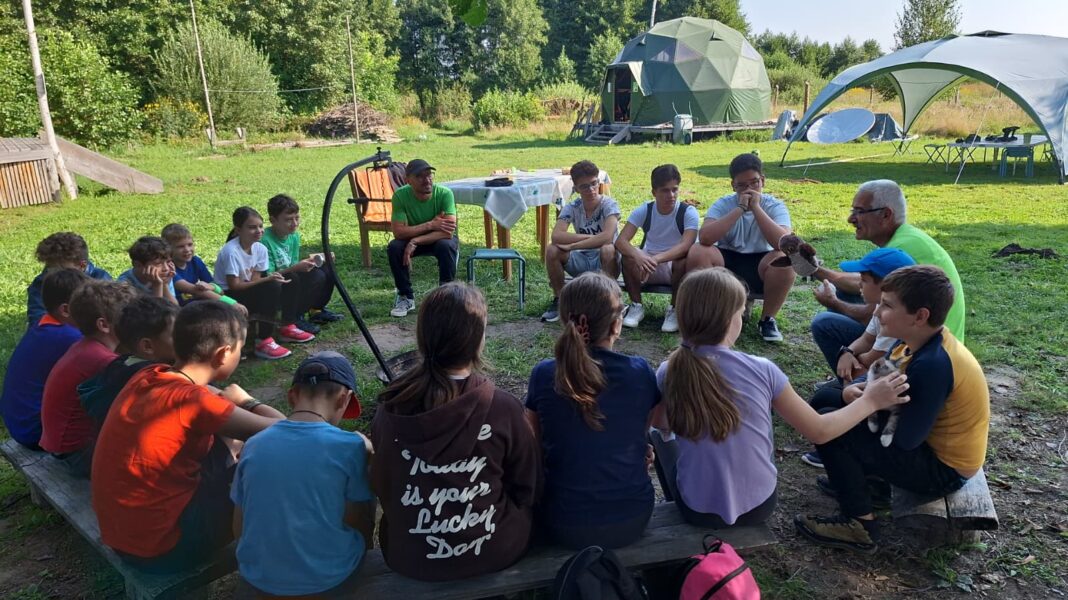 Educația care aprinde scântei: peste 1.650 de copii au descoperit știința altfel prin Școlile de Vară STEAM