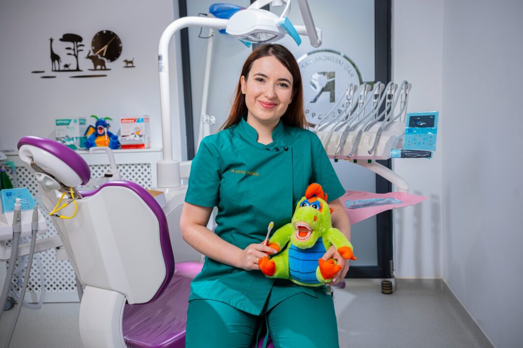 Dr. Adelina Damian, pedodont: „Primul consult stomatologic ar trebui făcut odată cu apariția primilor dințișori”