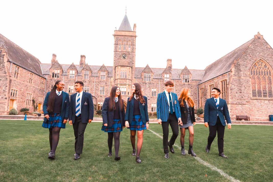 Alegerea unui liceu în străinătate Alegerea unui liceu în străinătate