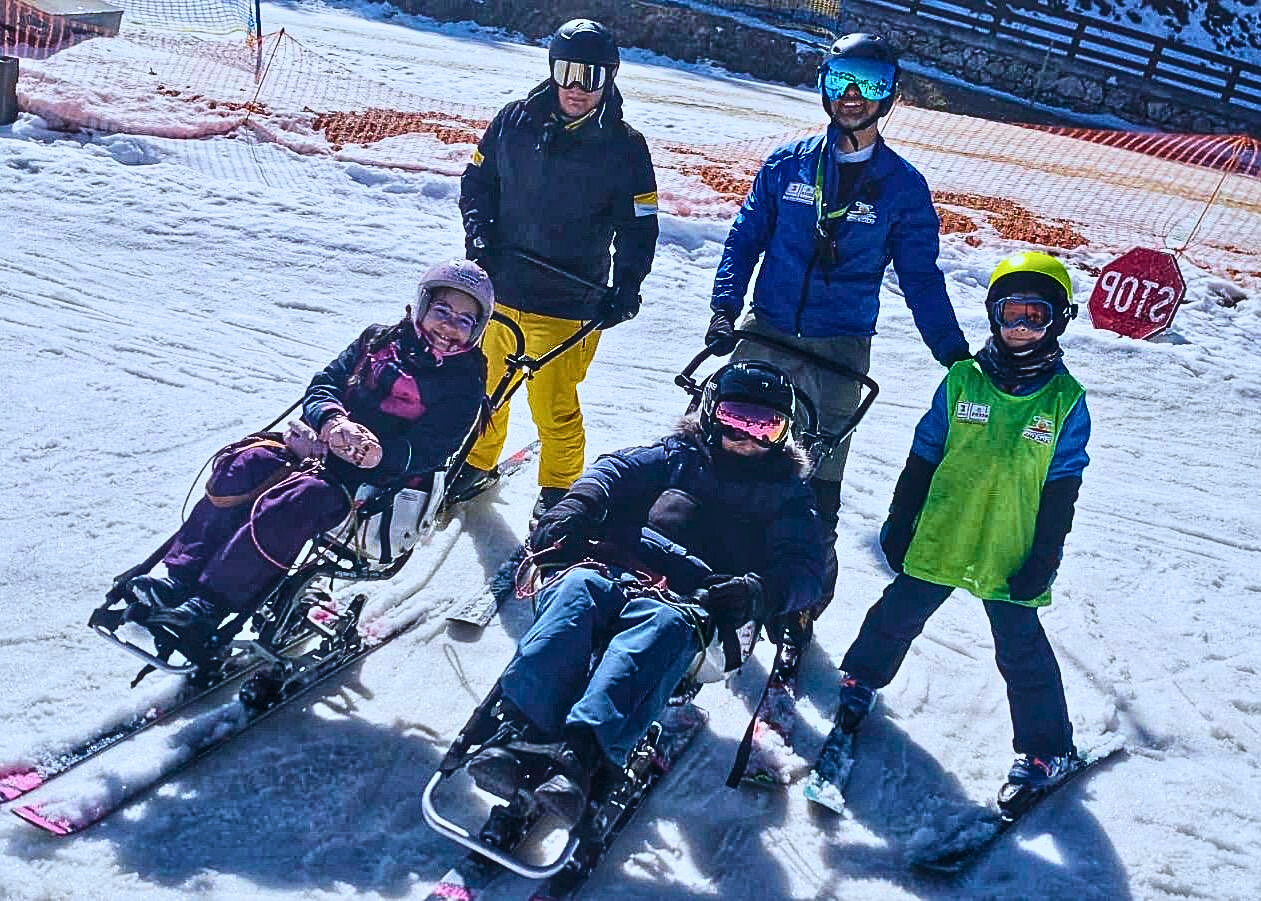 Poza pentru articolul CEO-ul Kaufland coboară pe pârtie alături de persoane cu dizabilități: integrare prin sport și voluntariat