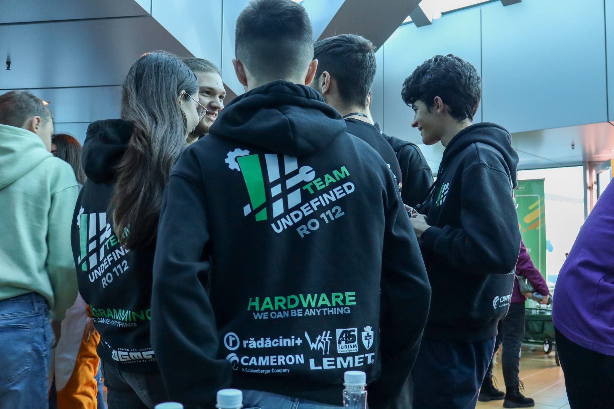 Poza pentru articolul LEMS și LEMET sprijină performanța în educație: elevii de la Team Undefined concurează la Campionatul Național de Robotică