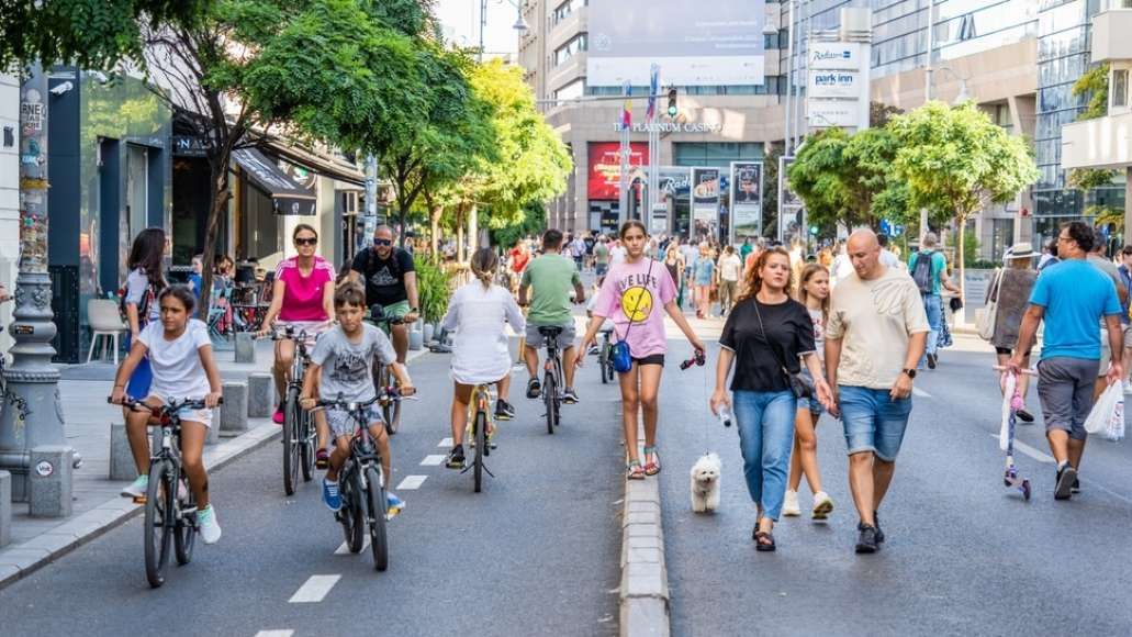 Poza pentru articolul Tururi ghidate, concerte și ateliere pentru copii în București: primul weekend „Străzi deschise” 25–26 aprilie transformă orașul într-o scenă culturală