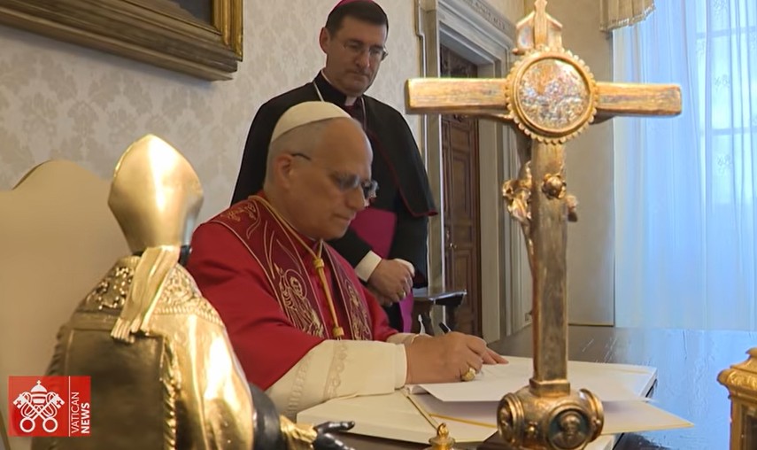 Vaticanul publică „Magnifica Humanitas”, prima enciclică dedicată protejării demnității umane în era inteligenței artificiale. Papa Leon al XIV‑lea cere alfabetizare digitală și responsabilitate etică Vaticanul publică „Magnifica Humanitas”, prima enciclică dedicată protejării demnității umane în era inteligenței artificiale. Papa Leon al XIV‑lea cere alfabetizare digitală și responsabilitate etică
